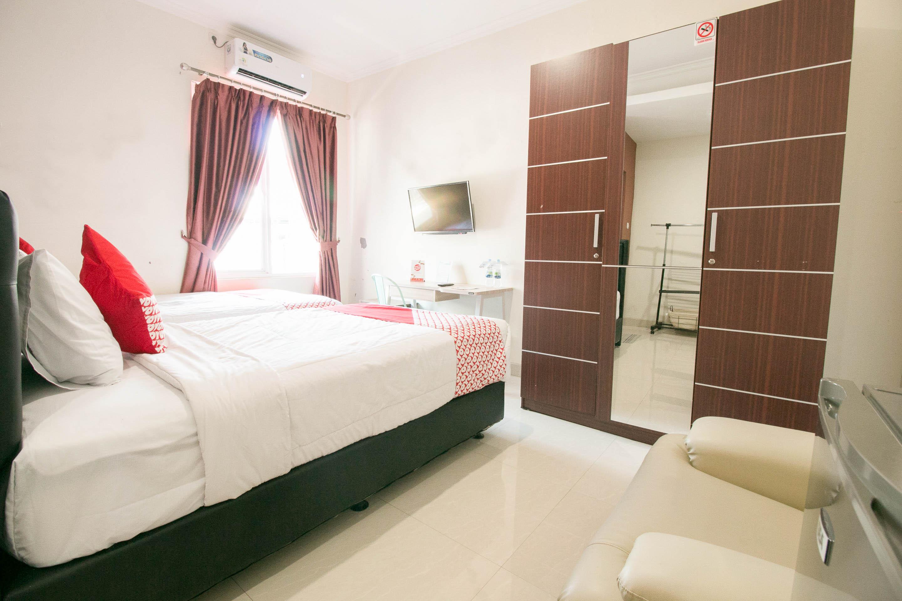 Hotel OYO 1975 Bale Ikite Makassar Exterior foto