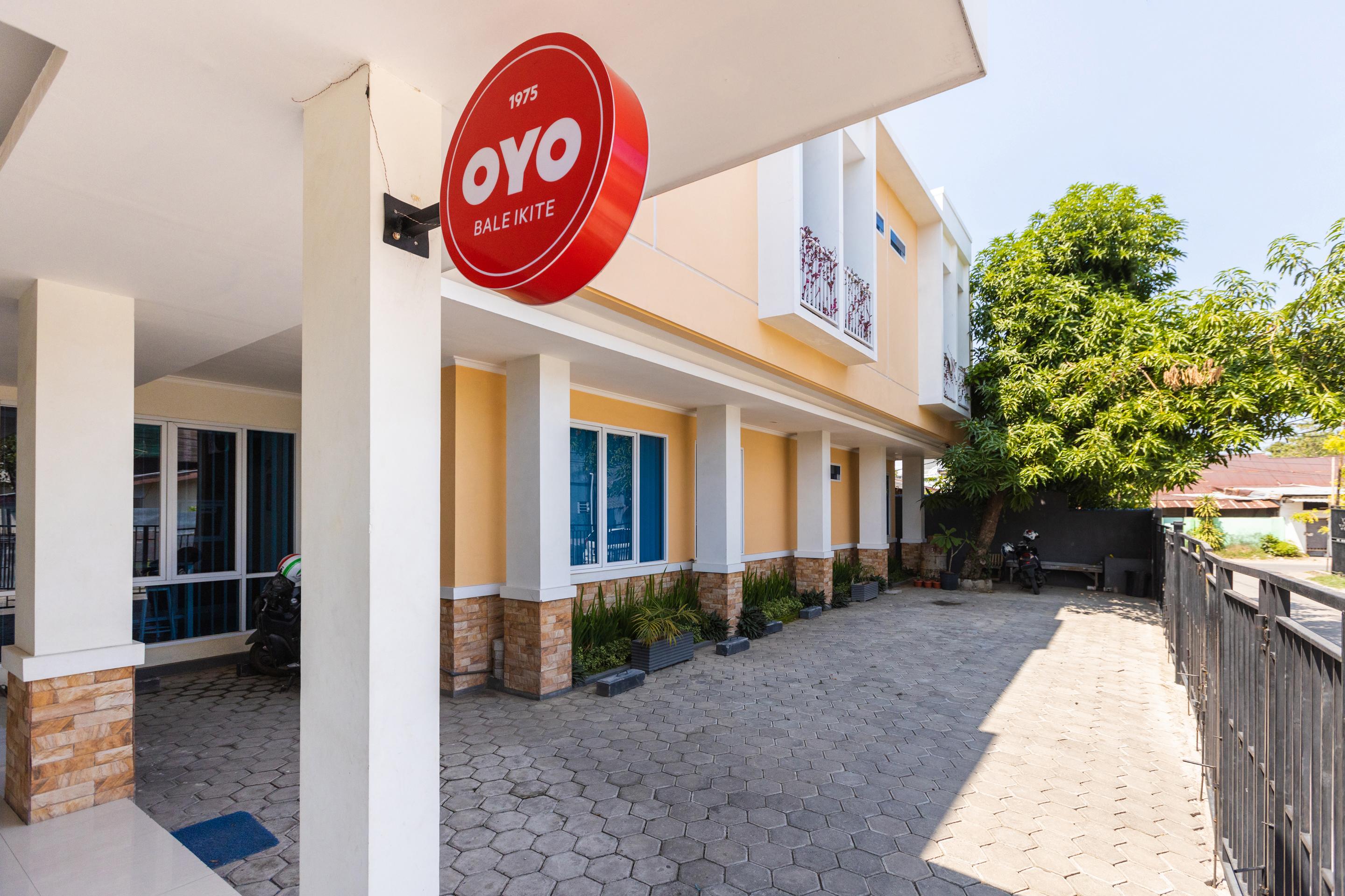 Hotel OYO 1975 Bale Ikite Makassar Exterior foto