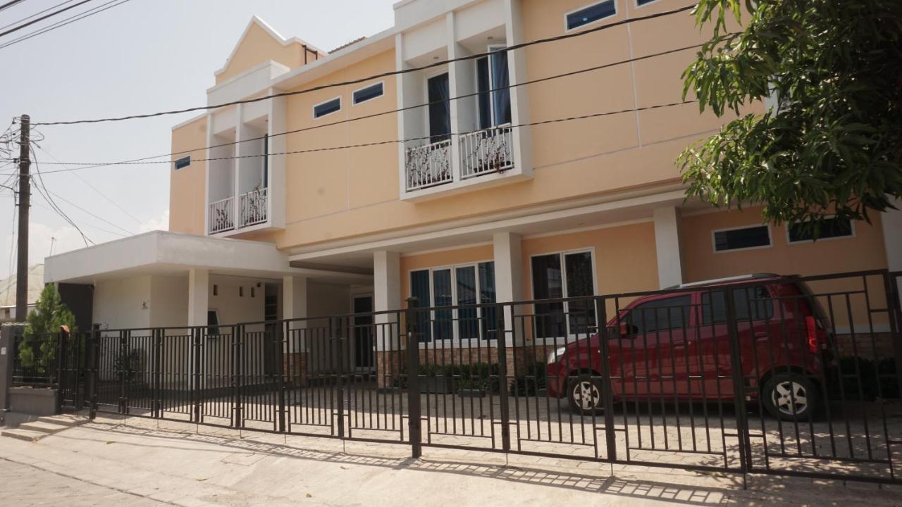 Hotel OYO 1975 Bale Ikite Makassar Exterior foto